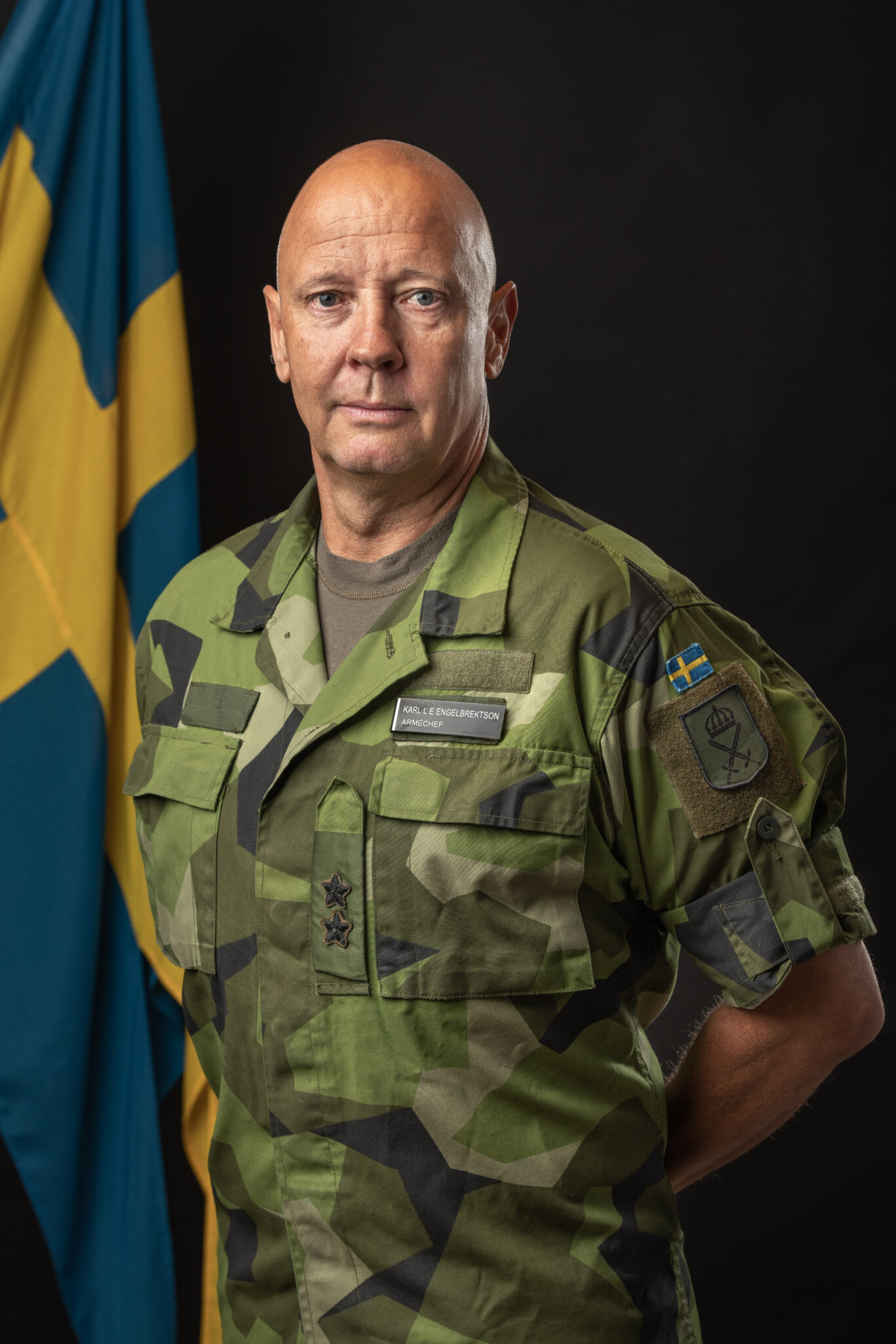 Sveriges tidigare arméchef Karl Engelbrektson går in som partner och Head of Advisory Board för Finserve Global Security Fund. Fonden sänker också kostnaderna för investerarna